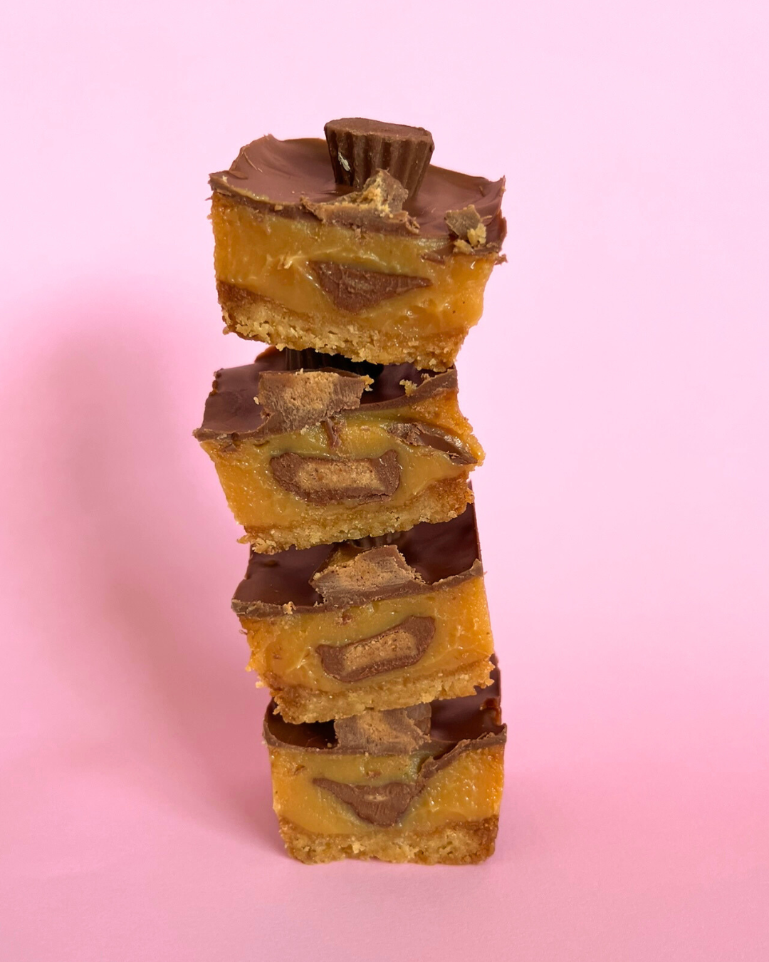 Reeses Peices Baked Caramel Slice